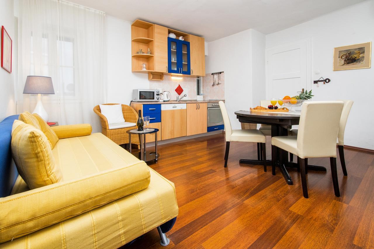 Guest House Leta With Parking سبليت المظهر الخارجي الصورة